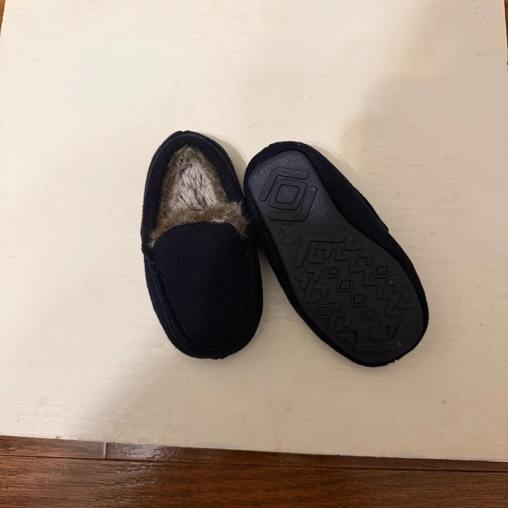 Cozy navy Slippers with Faux Fur Lining